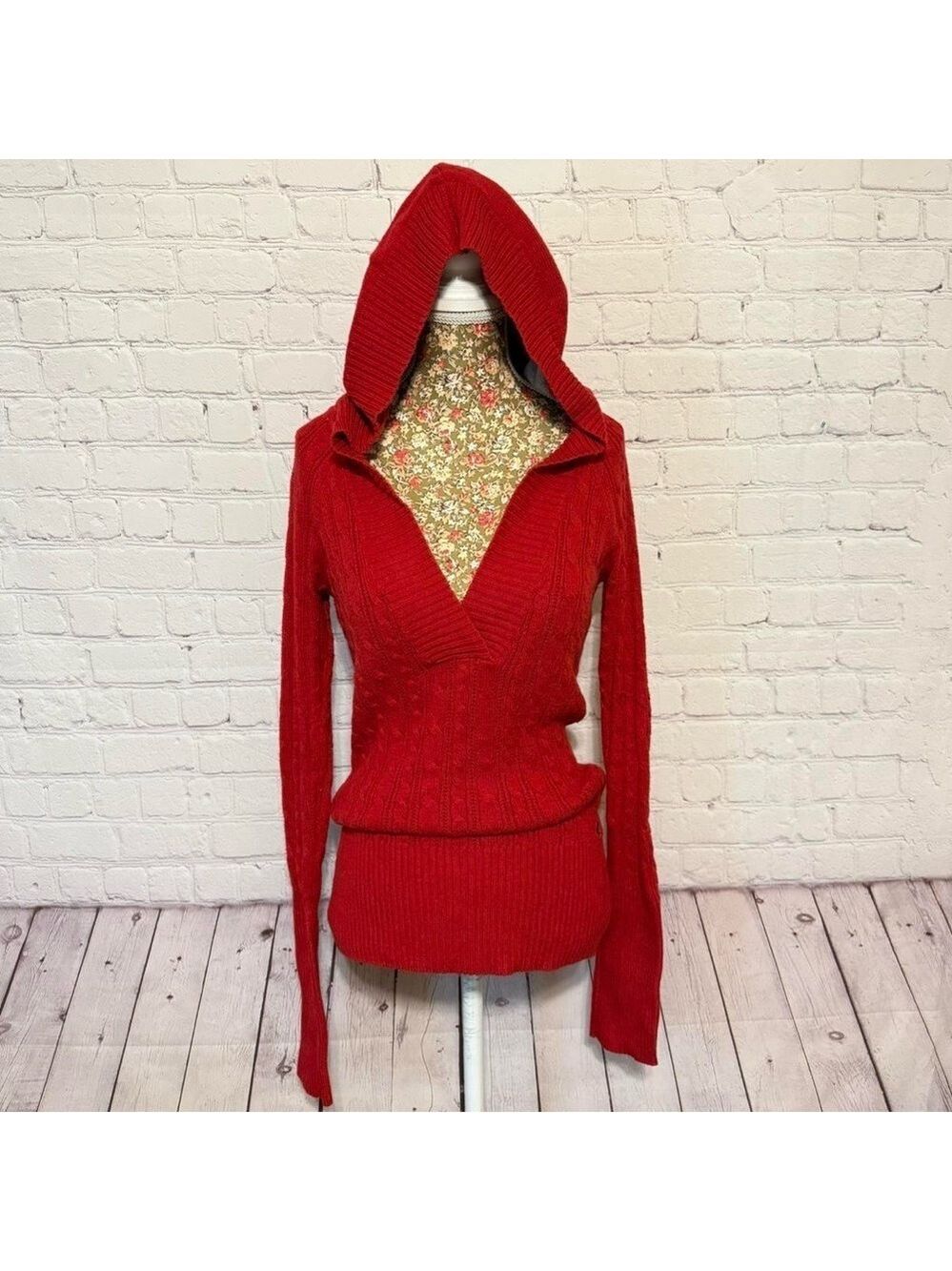 Y2K American Eagle Red knit sweater with hoodie!